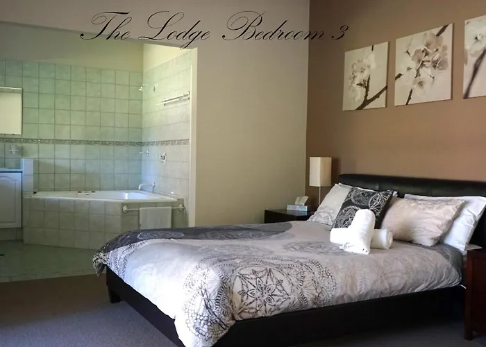 Harmony Forest Cottages & Lake Side Lodge